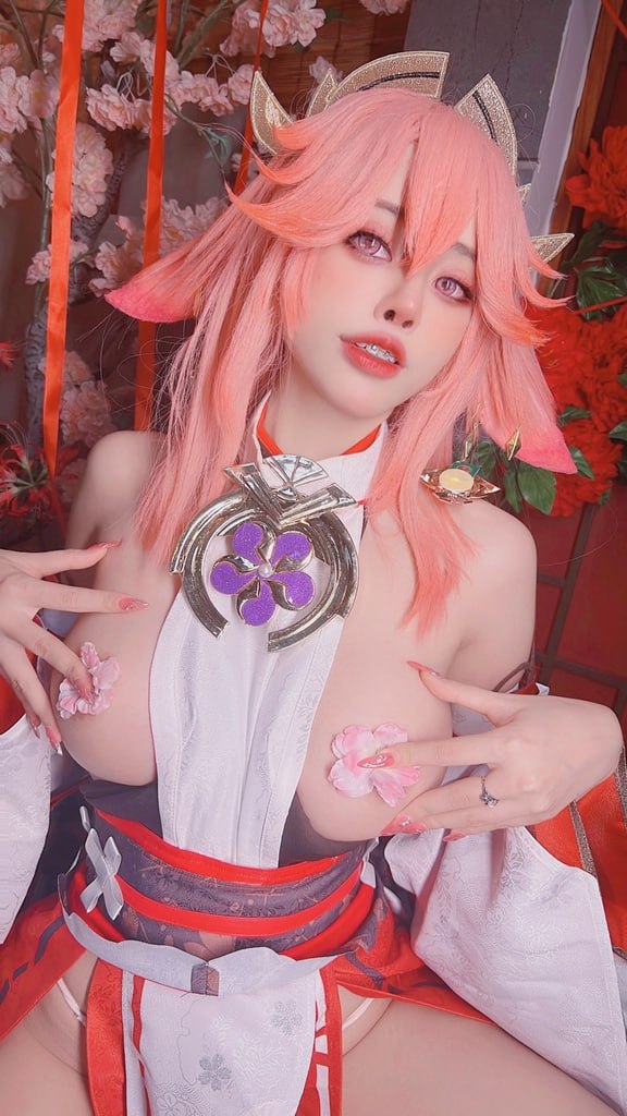 Seductive Yae Miko Cosplay Seductive Yae Miko Cosplay Teasing Cleavage
