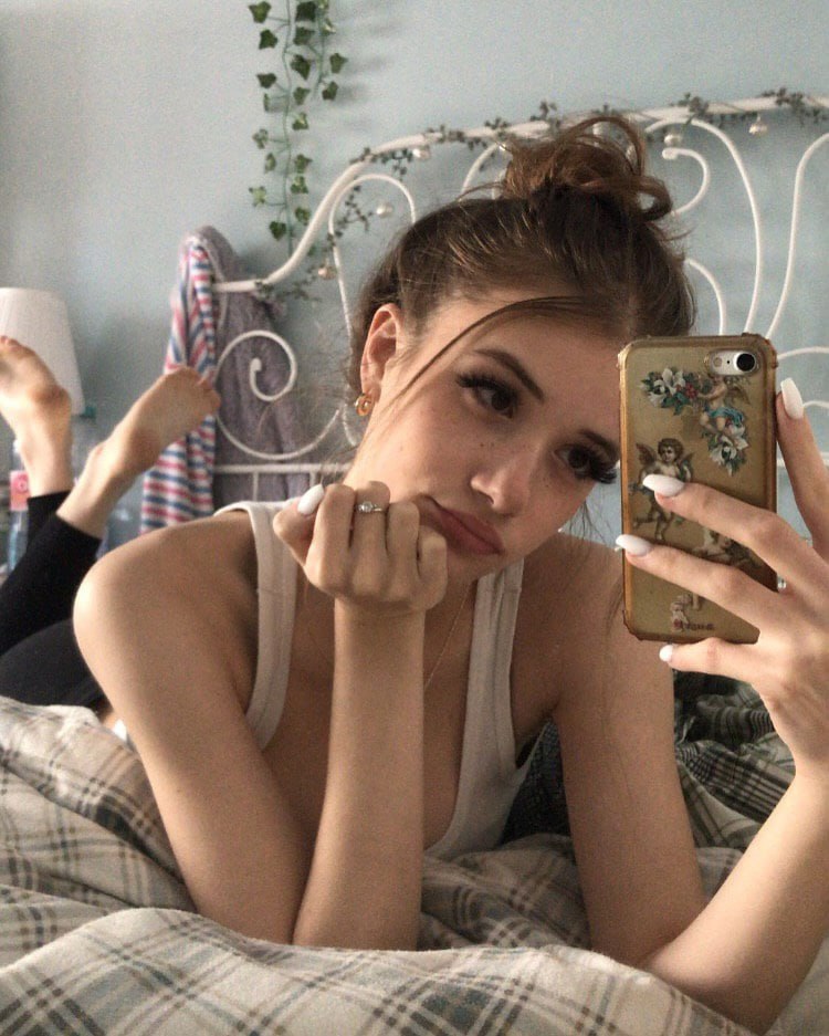 Slutty Teen Selfie: Barefoot Babe on Bed Sultry teen babe showing off her sweet feet and slender body in an alluring mirror selfie